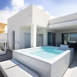 Of Tulio Apartman